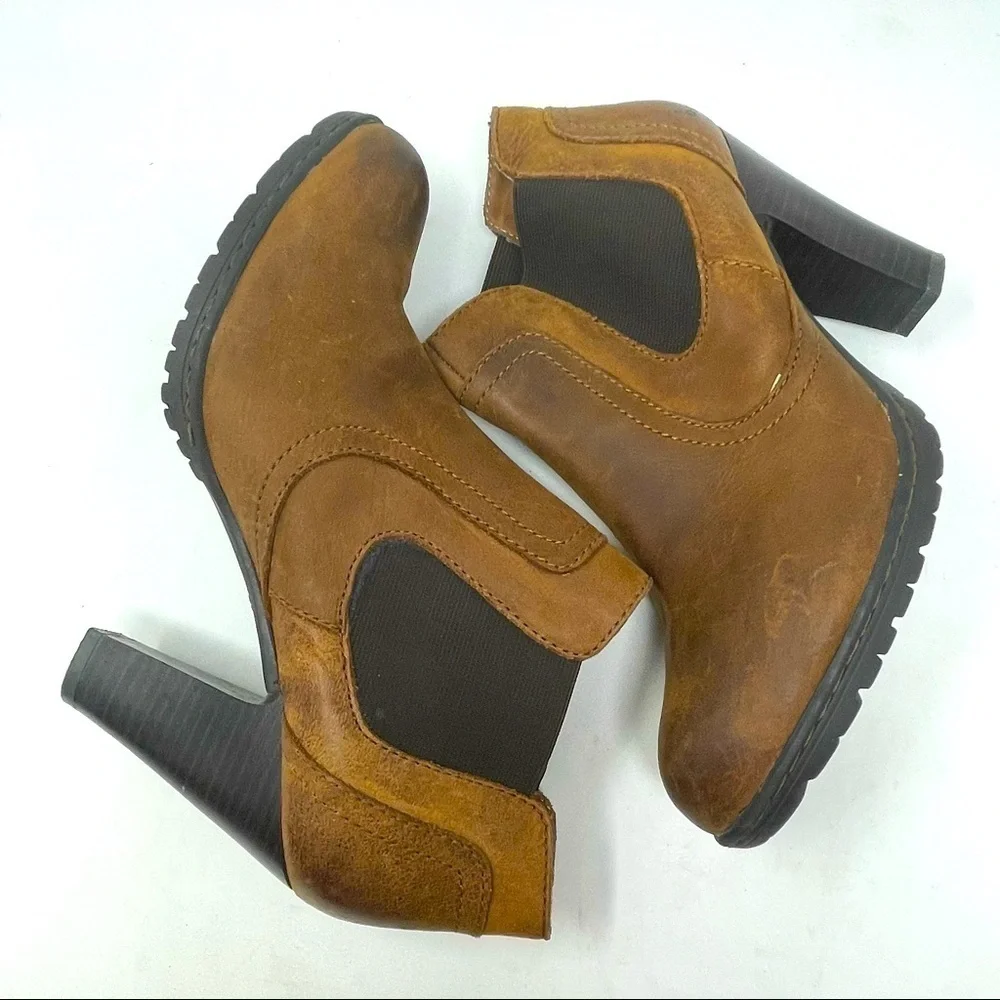 BOC Leather Heeled Boots Brown Side Zip Round Toe Size 7